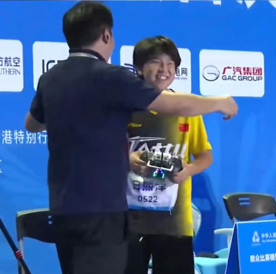 的坚实支撑, 一样的青少 的坚实支撑, 一样的青少