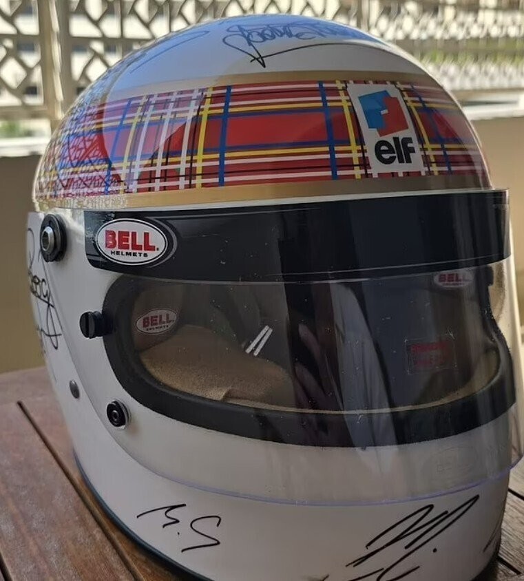 是否是妻子, 曾一同度假