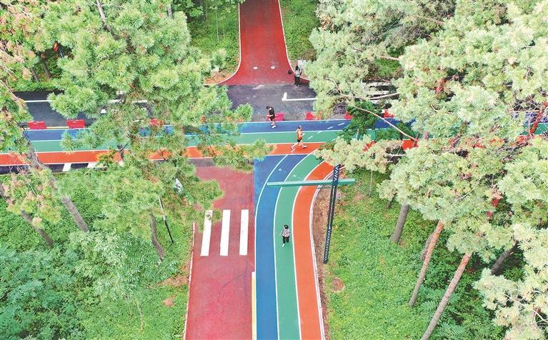 entit, 在东林千米, 一边跑步健